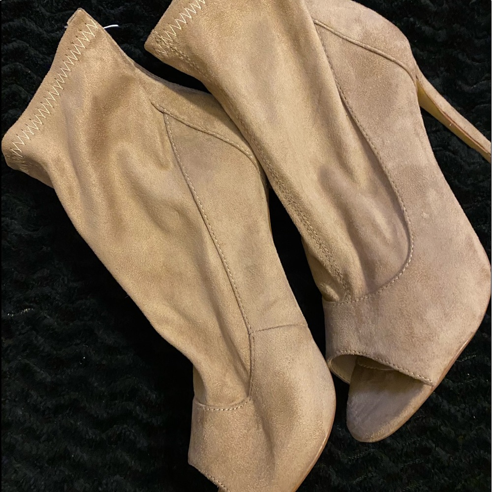 Peep toe boots